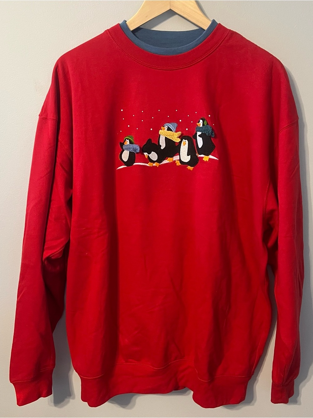 Vintage Winter Penguin Appliqué Crewneck Women’s XL Red Christmas Sweatshirt M&C